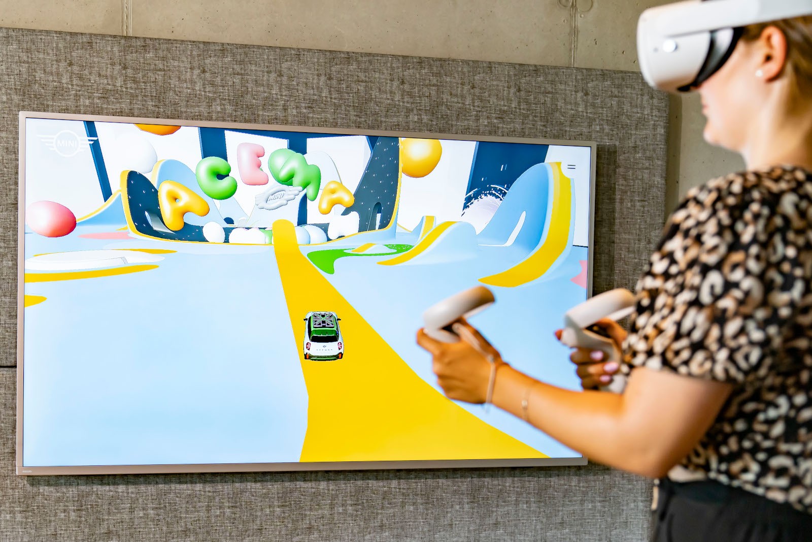 JUEGO DE REALIDAD VIRTUAL MANEJANDO UN MINI